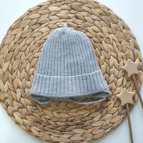 Демисезонная шапка