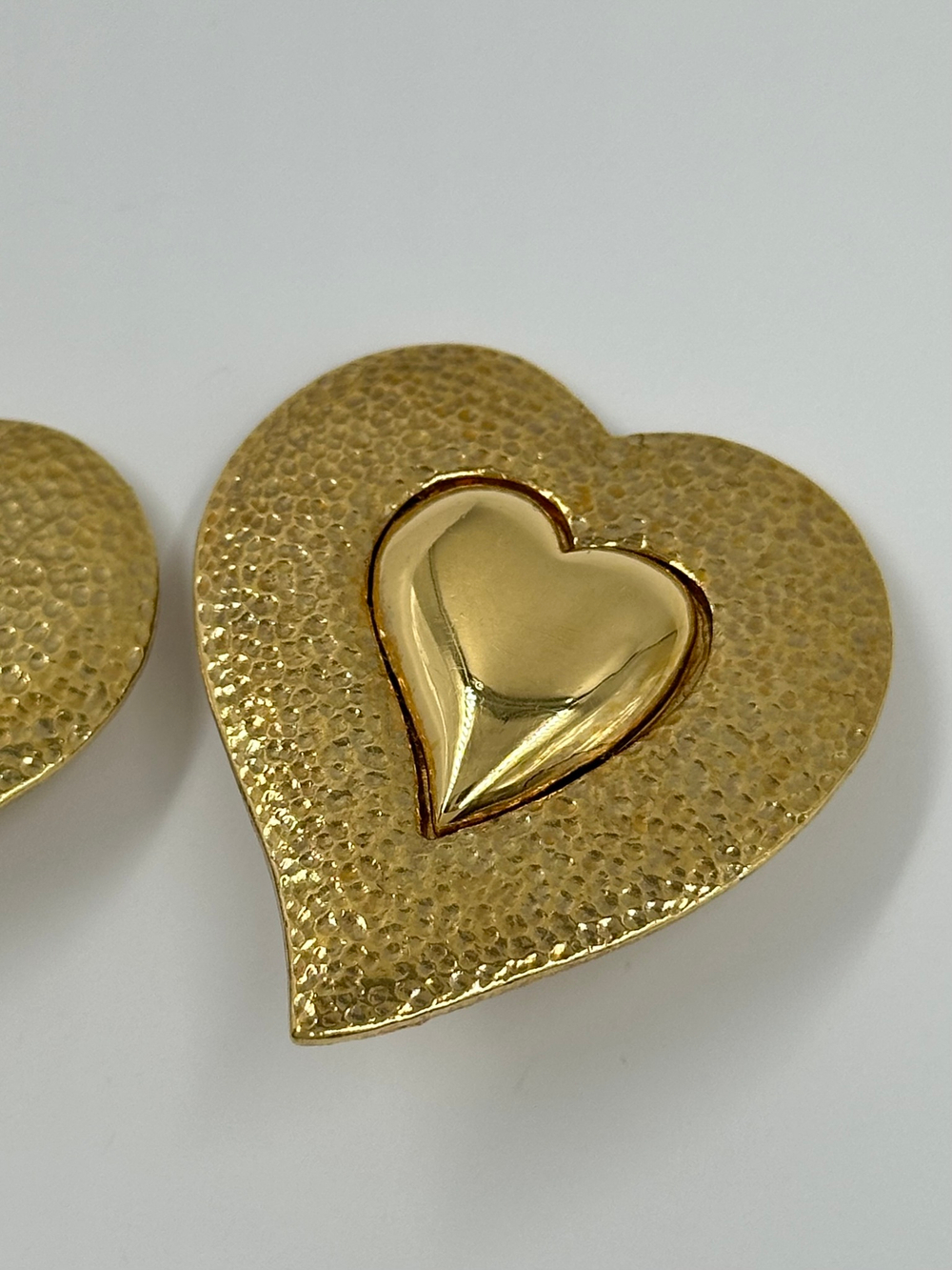 Крупные клипсы в виде сердец Yves Saint Laurent