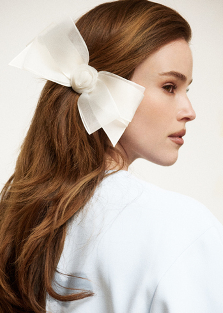 Бант объемный с белой розой