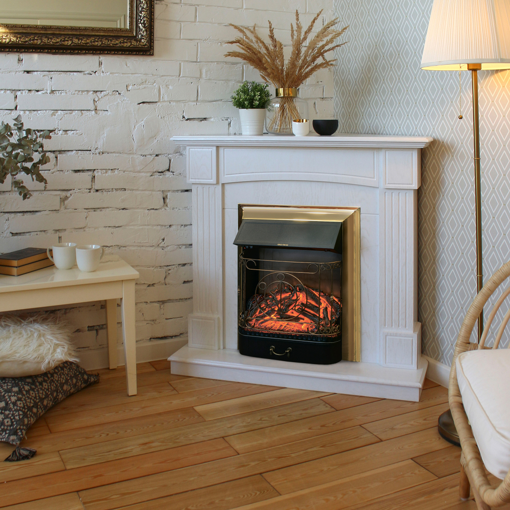 Каминокомплект Real Flame Andrea Corner WT с очагом Majestic Lux Brass (угловой)