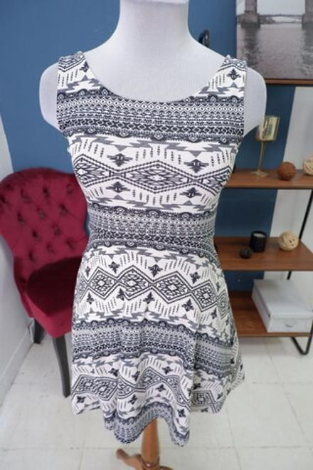 Платье H&M с принтом 40 размер