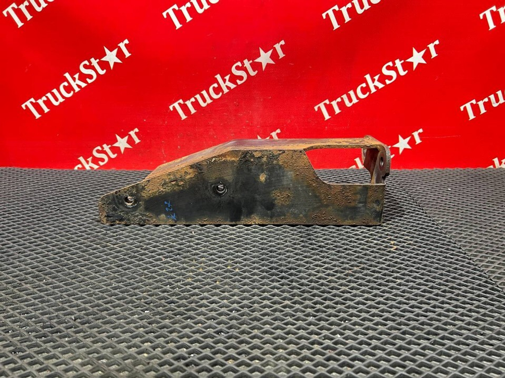 Кронштейн подножки левый