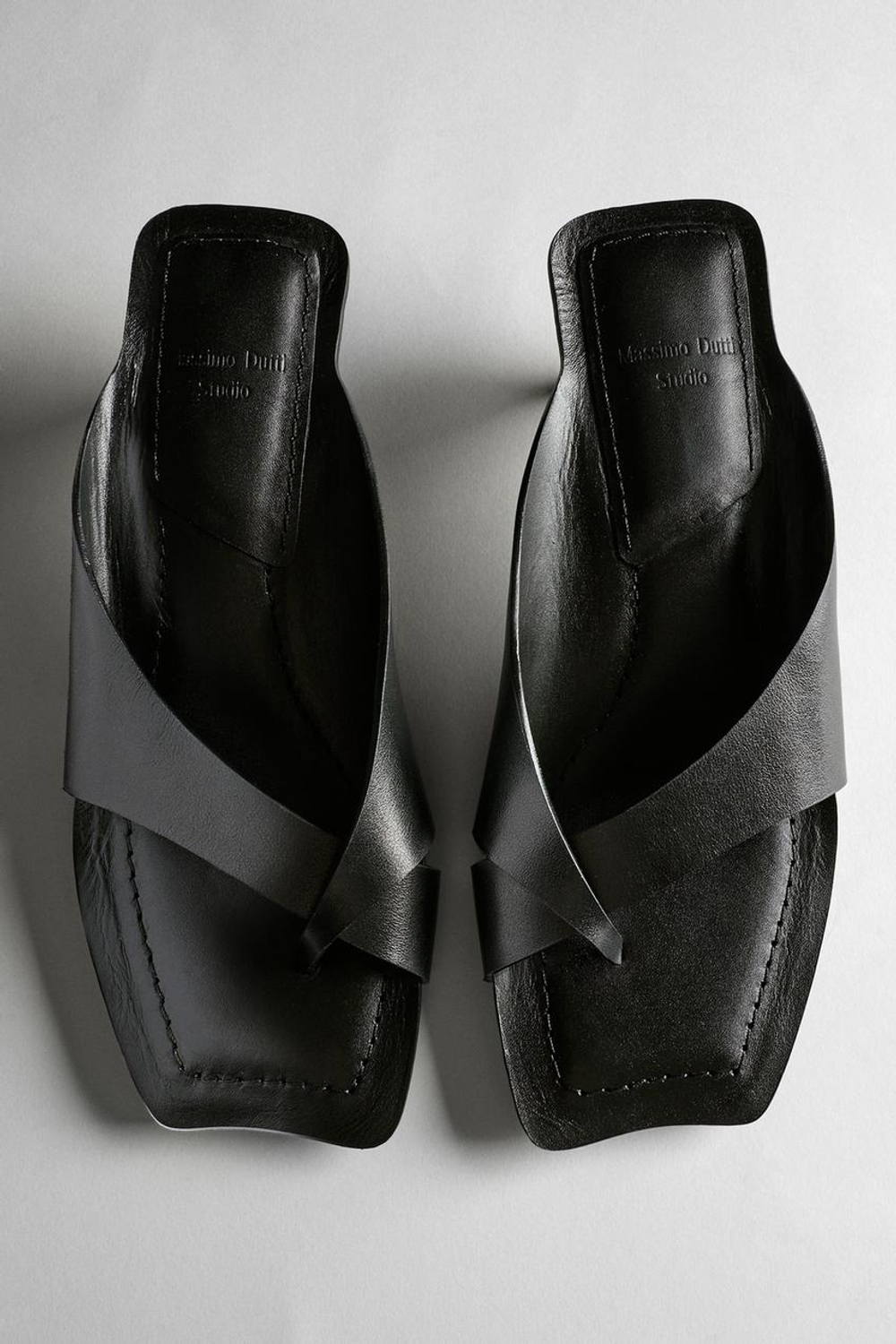 Massimo Dutti Кожаные сандалии на каблуке - STUDIO, черный