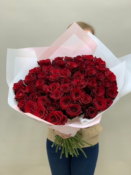 Букет 50 красных роз Эквадор 60см в пленке