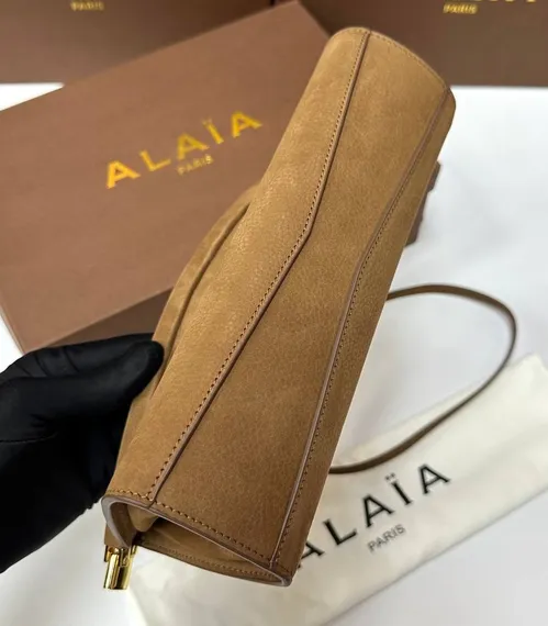Сумка ALAIA LE CLICK EAST WEST из нубука