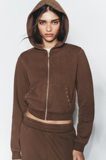 Свитшот с заклепками и эффектом потертости - ZARA