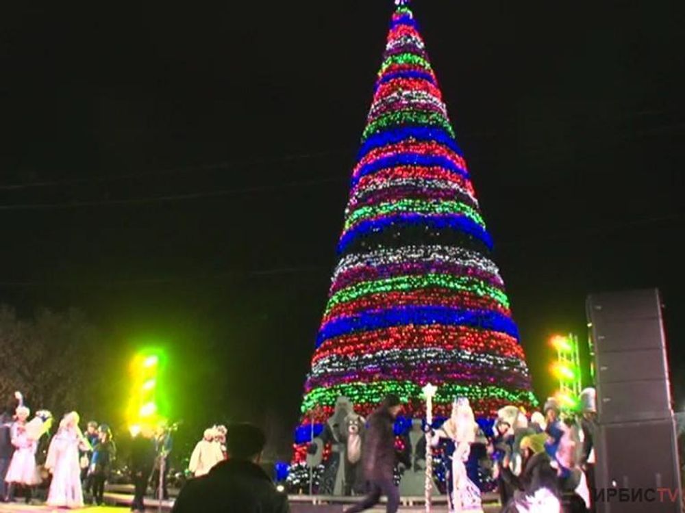 Светодинамическая елка каркасная-узкая с встроенной гирляндой "Евро-2" 19 м