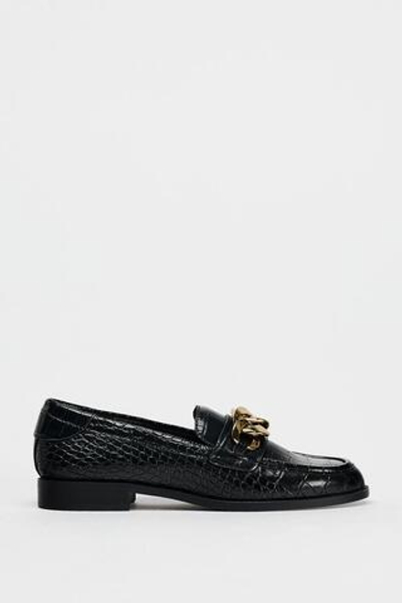 ZARA ЛОФЕРЫ С РЕЛЬЕФНОЙ ЦЕПОЧКОЙ, ЧЕРНЫЙ