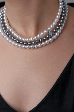 Колье "Парижанка 2" 3 ряда из серого и белого жемчуга Майорка 0,8 см с цирконами, оттенок серебро