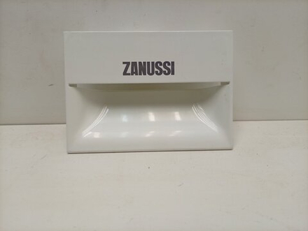 FCS800C кт34 Крышка бункера для стиральных машин Electrolux Zanussi 1508525 б/у