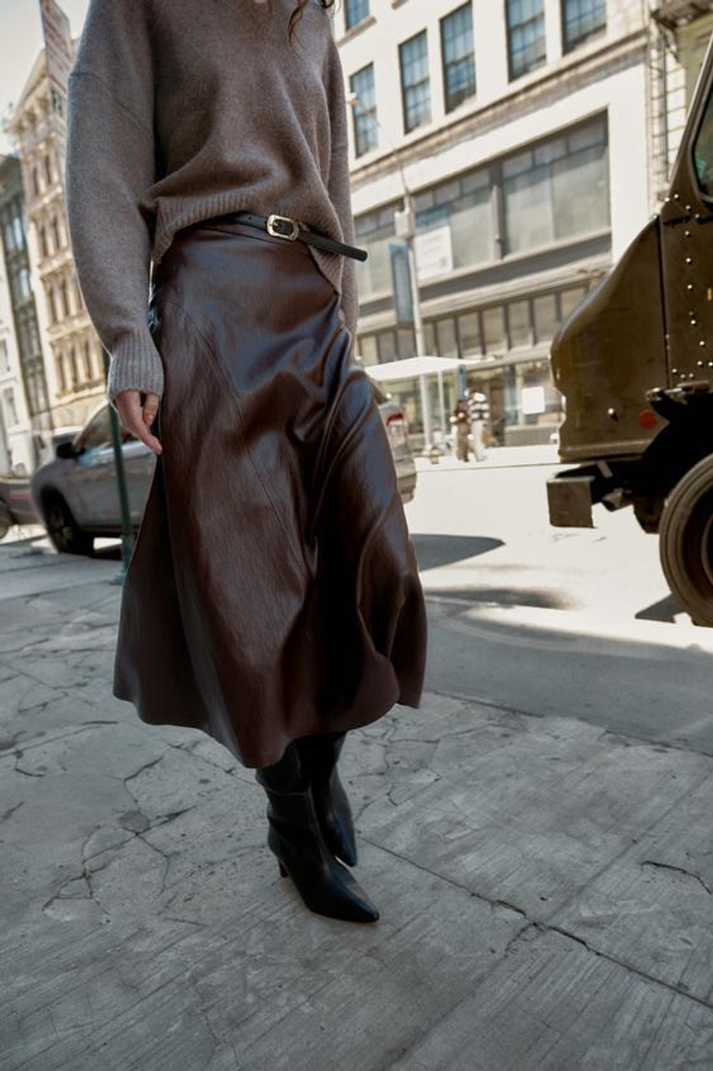 ZARA МИДИ-ЮБКА ИЗ ИСКУССТВЕННОЙ КОЖИ С ПОЯСОМ, БУРГУНДИ