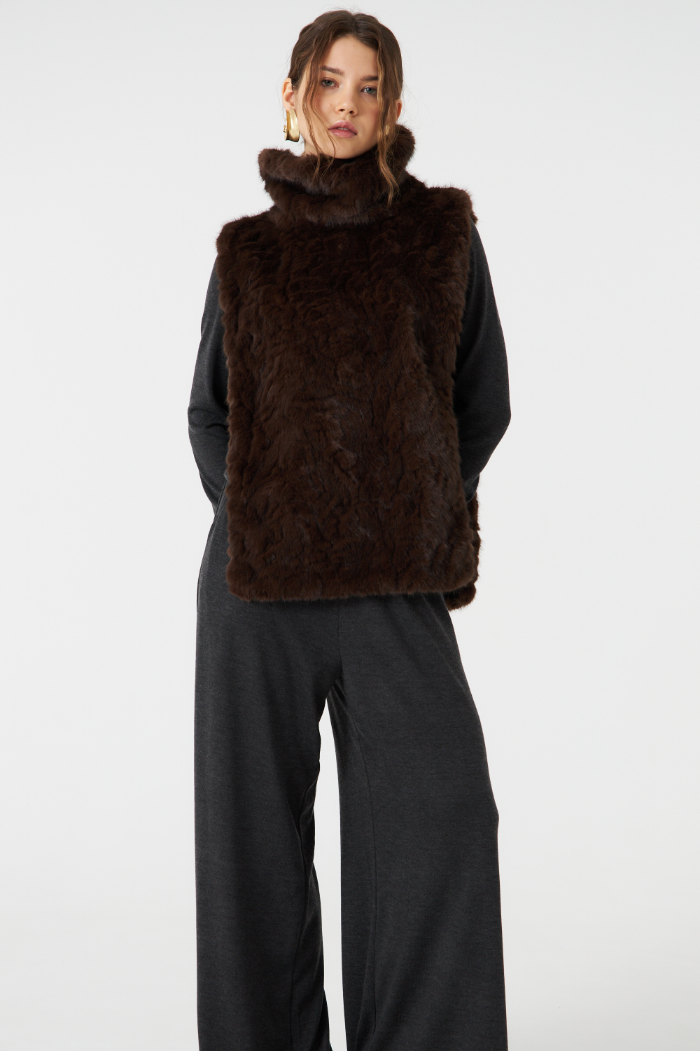 Манишка из эко-меха