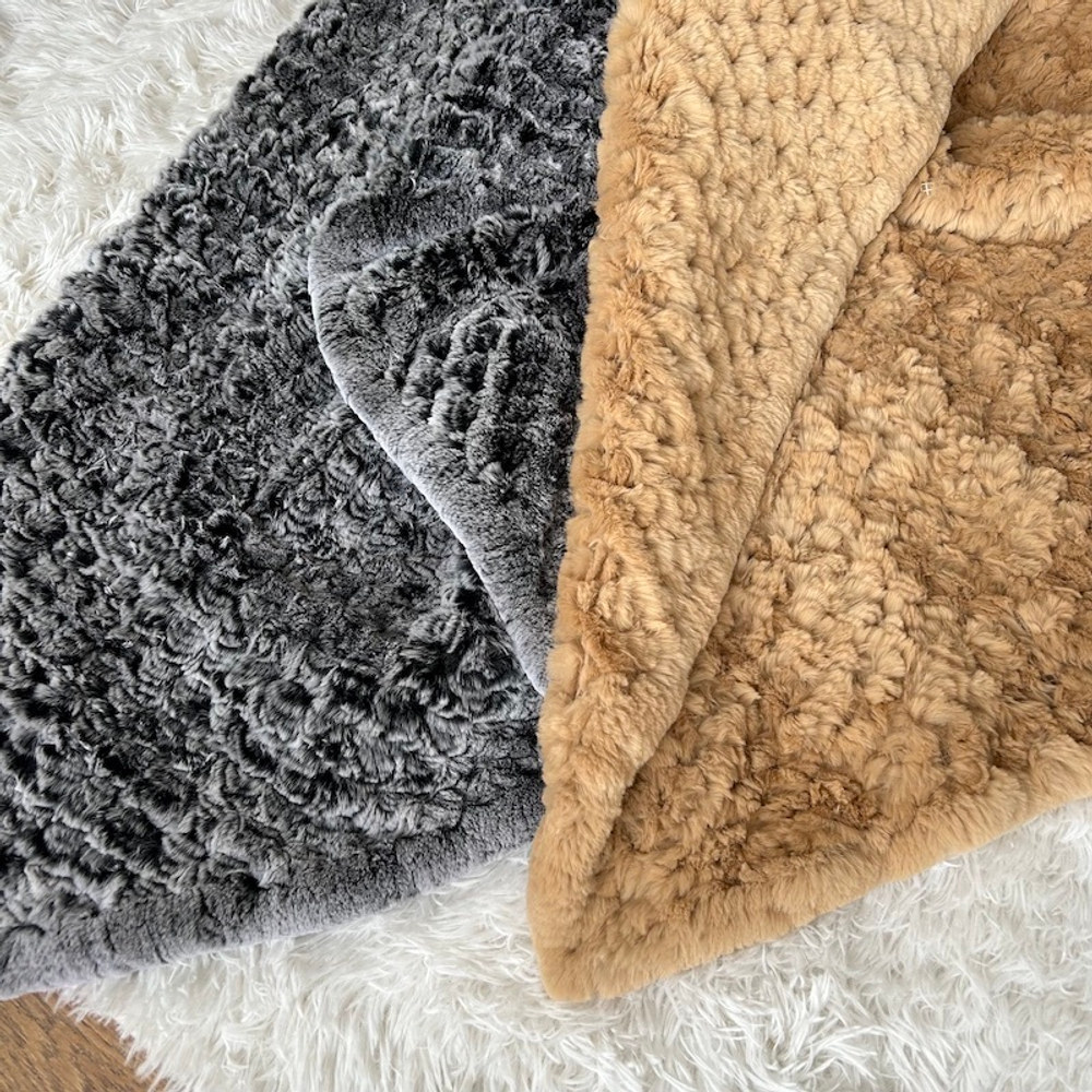 Вязаный плед из натурального меха рекс 240*220 см (бежевый однотонный)