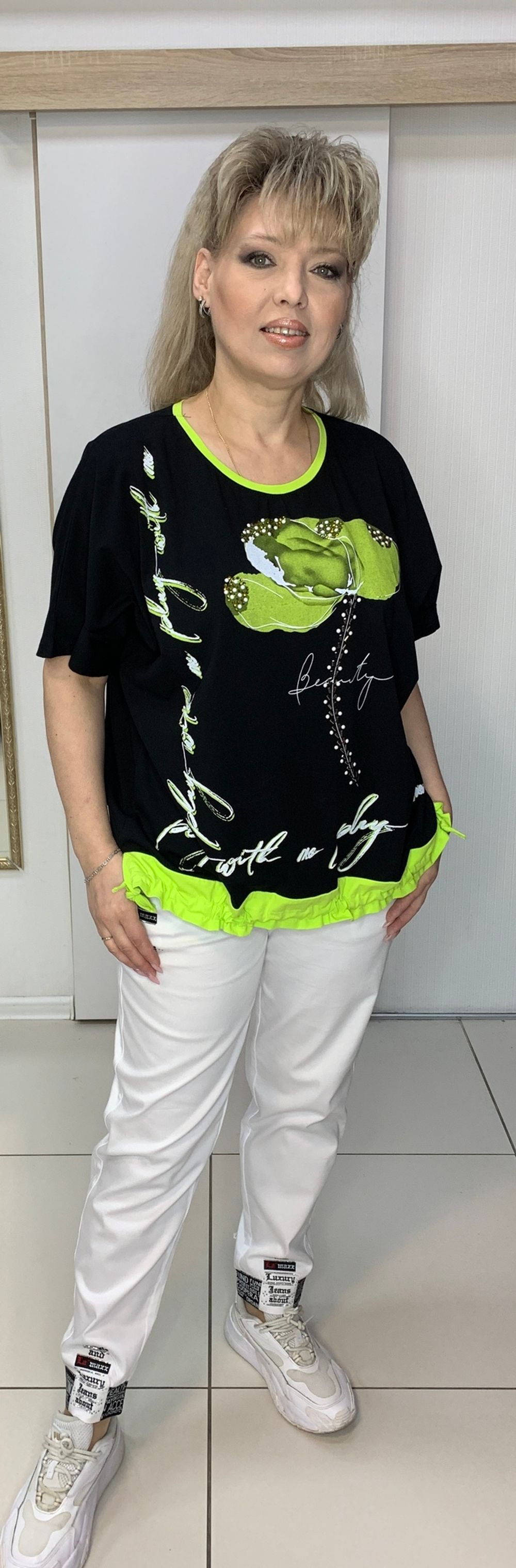 Черный блузон с зеленым принтом