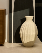 Ваза Arquena из папье-маше бежевого цвета, 67 см