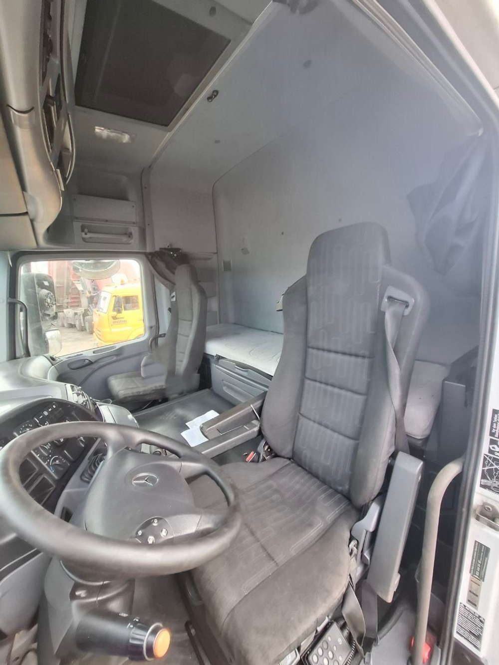 Mercedes-Benz ACTROS 4x2 Седельный тягач 1841 LS (Дизельный, 12 л, 408 л.с., АТ)
