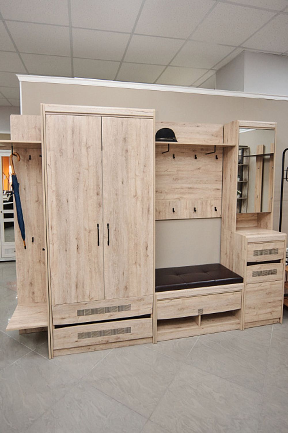 Монца Тумба с зеркалом