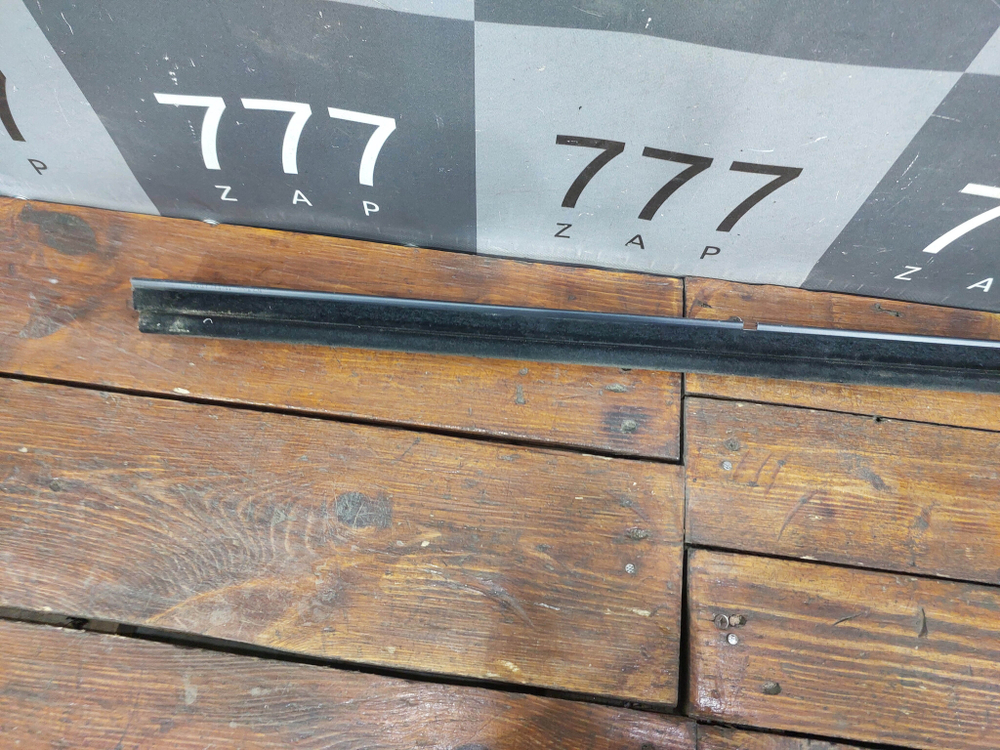 Накладка стекла переднего левого Grand Cherokee WK2 10-22 Б/У Оригинал 55399291AE