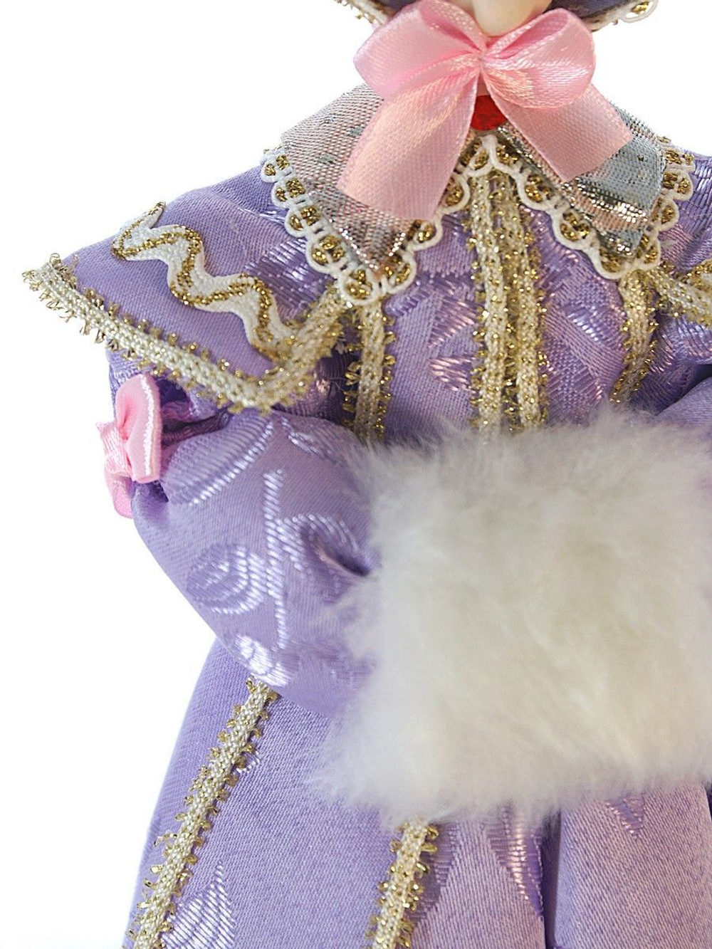 Кукла фарфоровая Дама в городской зимней одежде с муфтой