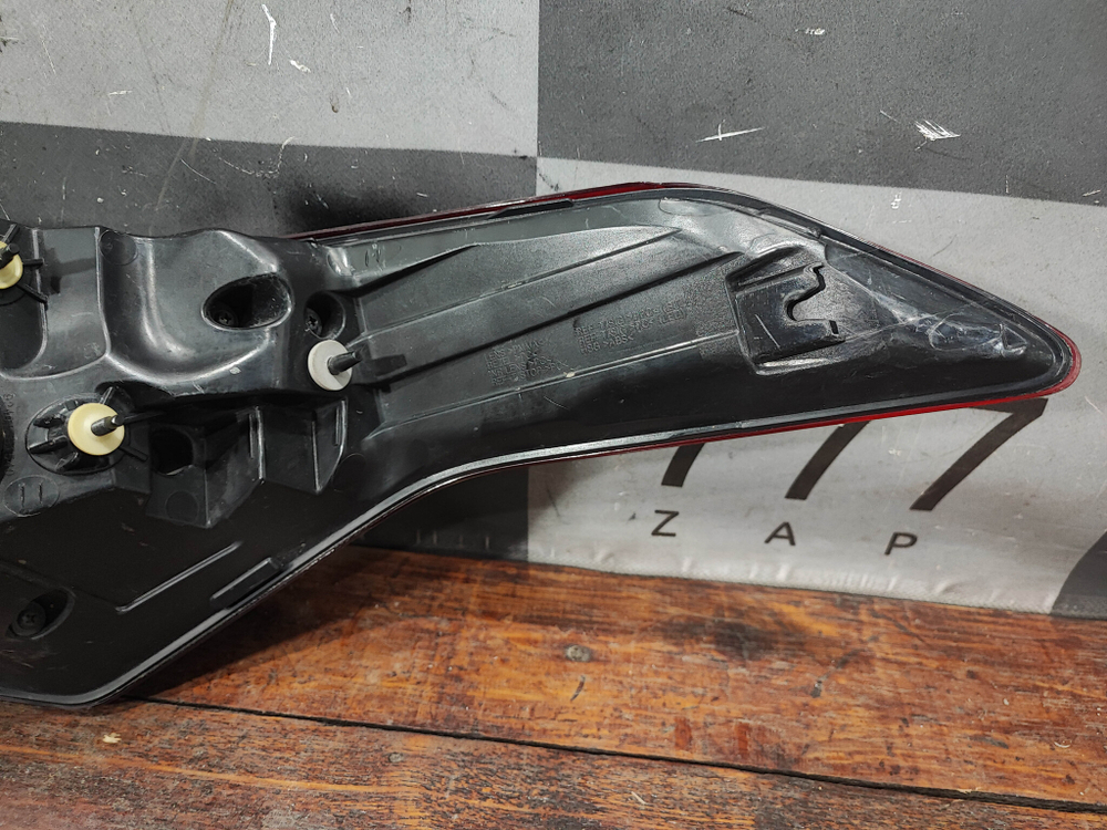 Фонарь задний левый LED Genesis G80 1 16-20 Б/У Оригинал 92401B1020