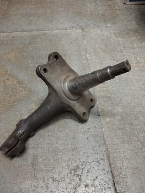 Кулак поворотный (412)(бараб. тормоз)