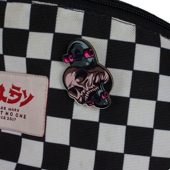 Деревянный значок. Череп