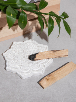 Статуэтка Йогиня и Подставка Звезда и Пало Санто 1шт