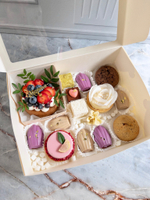 Большой подарочный набор с бенто Медовик на 8 Марта