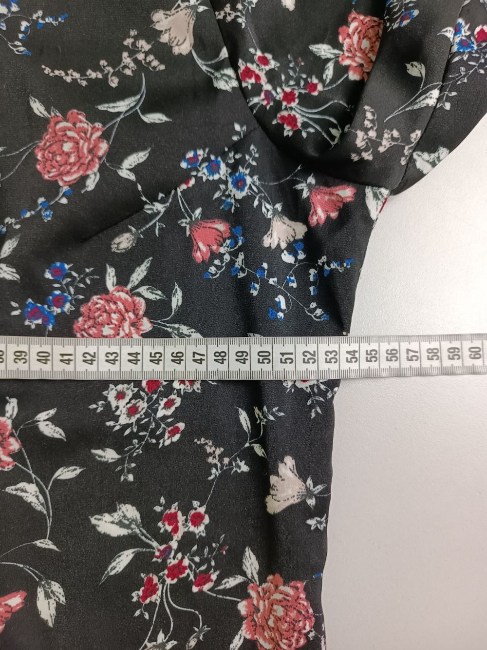 Платье цветочное с ассиметричным воротом 54 размер