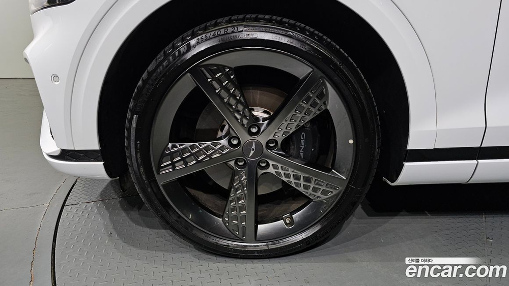 Genesis GV70 2.5T Бензин 2WD (01.2022)