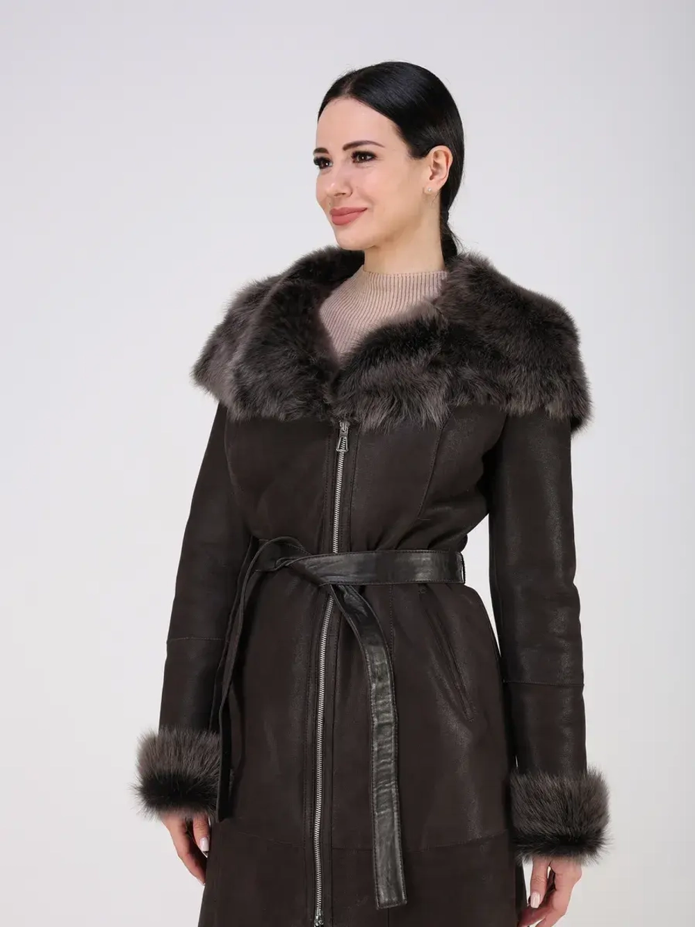 Дубленка зимняя натуральная с капюшоном