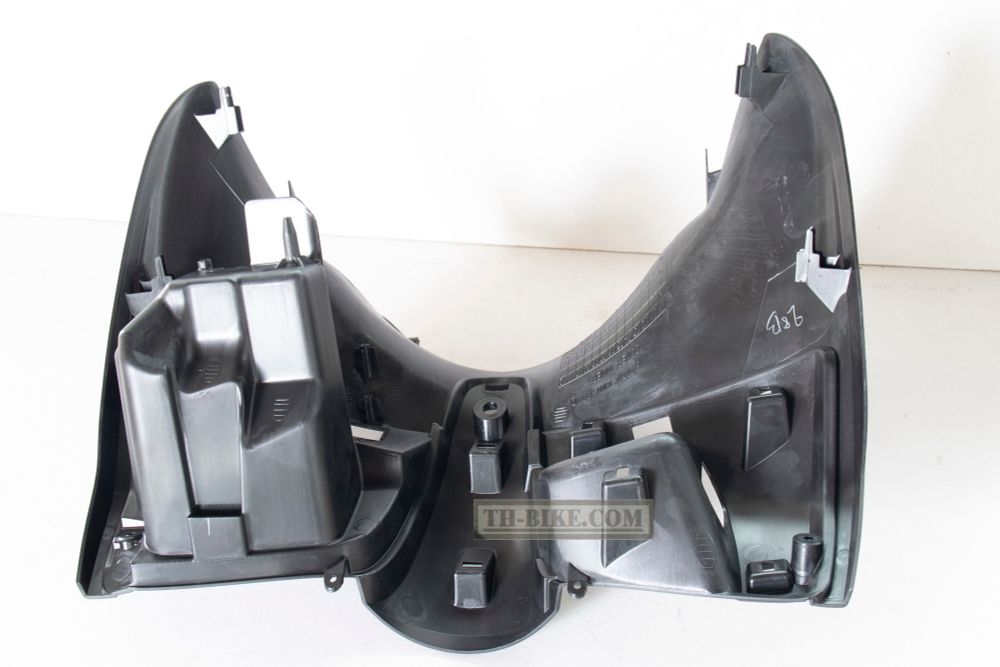 81131-KWN-900ZB (81130-KWN-900ZA). COVER SET, INNER *NH1*. Honda PCX125