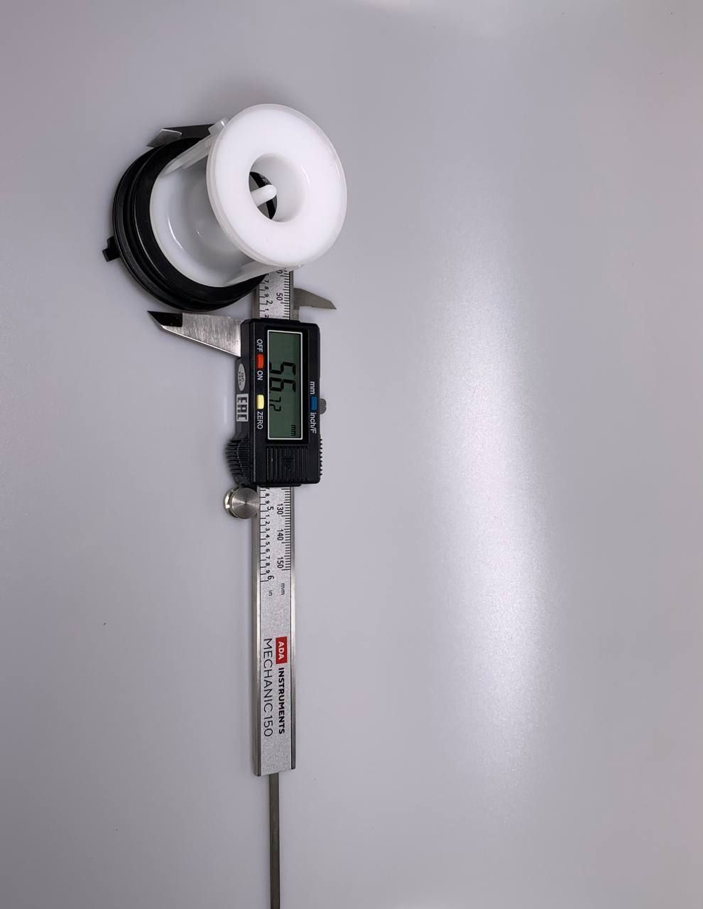 Вставка в фильтр помпы Indesit, 045027 белая, также бывает в чёрном корпусе