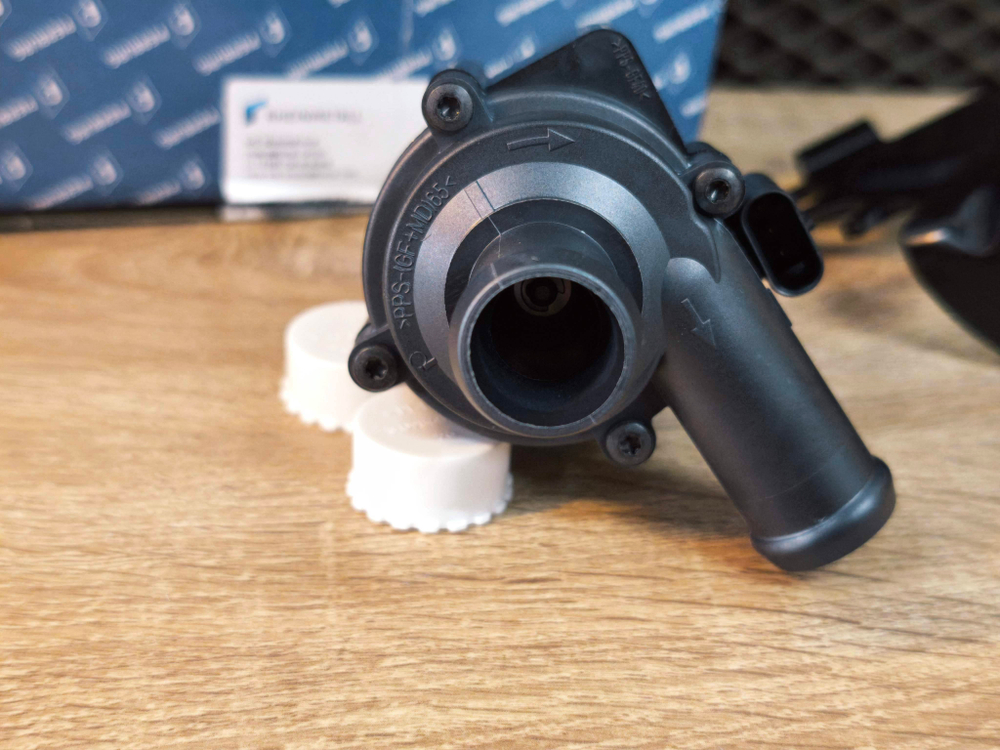 Дополнительный насос охлаждения с кронштейном Audi  A6/S6 седан IV 4G2 4GC C7 Pierburg