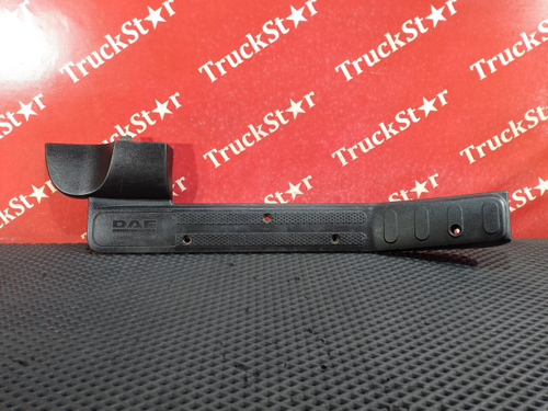 Накладка порога правого 2018г