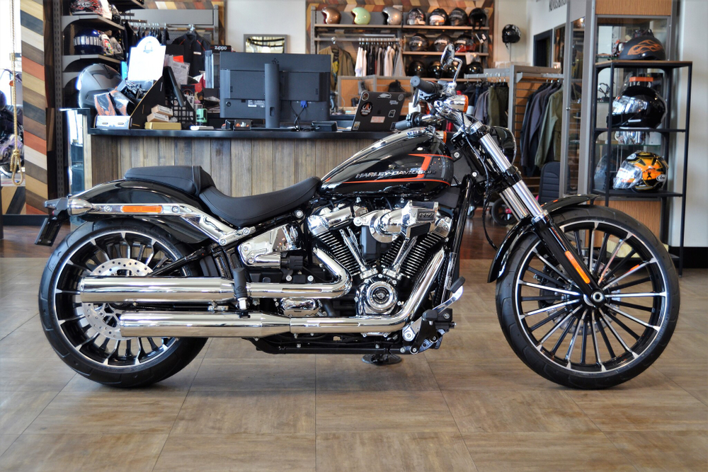 Harley-Davidson BREAKOUT 117 (Vivid Black) 2024