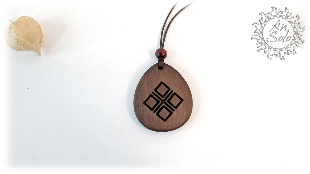 Оберег-капля "Макошь" из кедра