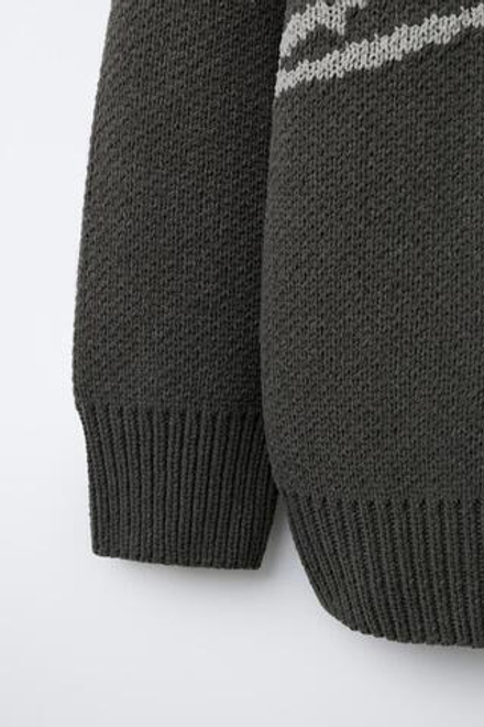 ZARA СВИТЕР ИЗ ШЕНИЛЛА С ГРАФФИТИ, ОТТЕНКИ СЕРОГО