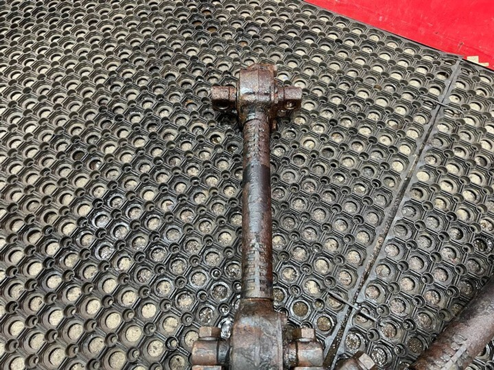 Кронштейн тяги реактивной в сборе