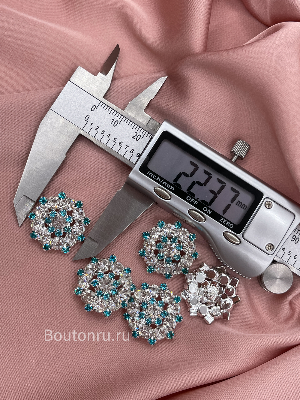 Пуговицы Стразы1 серебристо-голубые