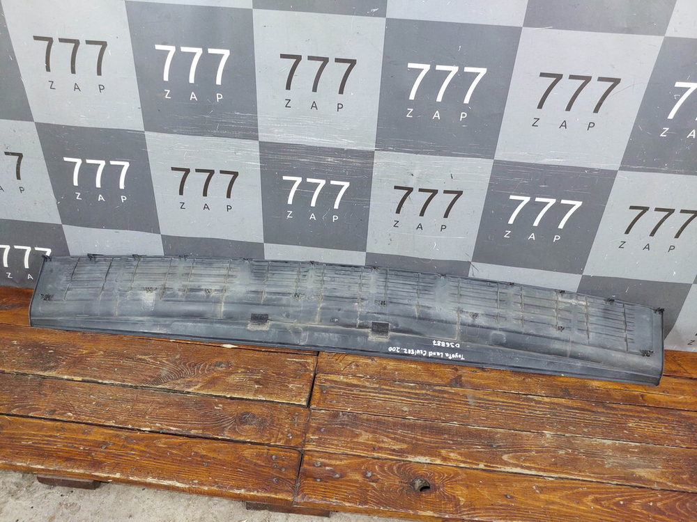 Накладка заднего бампера Toyota Land Cruiser 200 07-21 Б/У Оригинал 5216260040