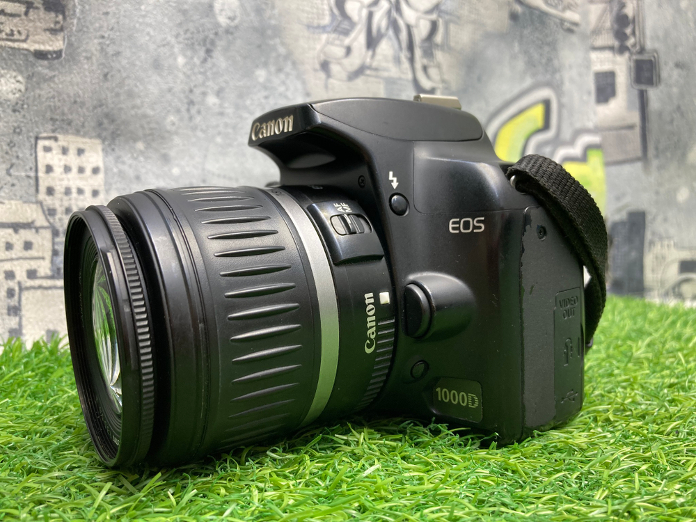 Canon 1000D kit 18-55mm 3.5-5.6 II 26.000 кадров