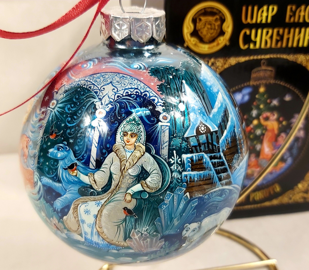 Коллекционный елочный шар с росписью Палех "Снежная королева" в коробке