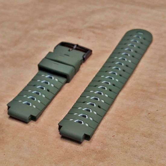 Ремешок для Garmin Forerunner 735XT / 220 / 230 / 235 / 620 / 630 силиконовый двухцветный (Хаки / Серый)