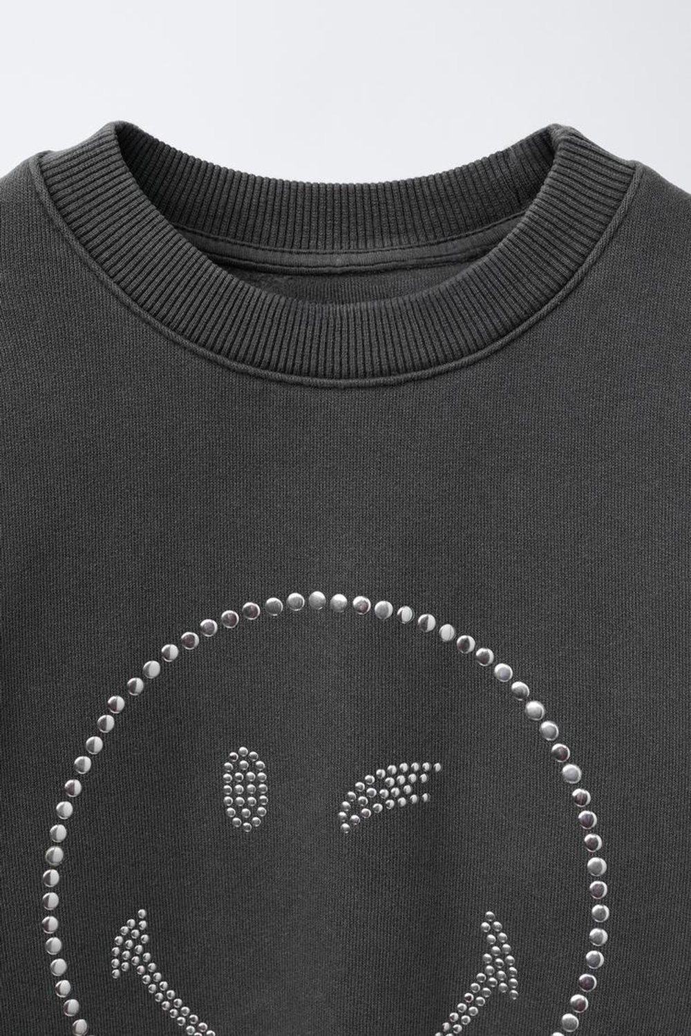 ZARA ТОЛСТОВКА SMILEYWORLD ® С ЗАКЛЕПКАМИ, АНТРАЦИТОВО-СЕРЫЙ