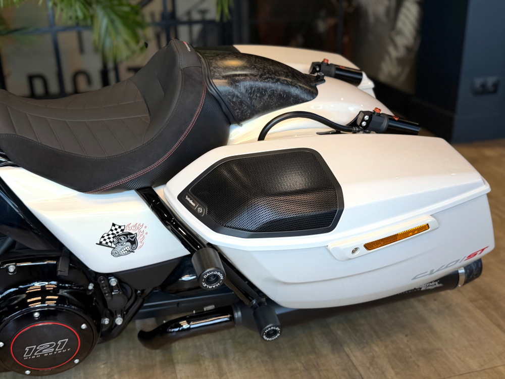 CVO Road Glide ST, 2024 White