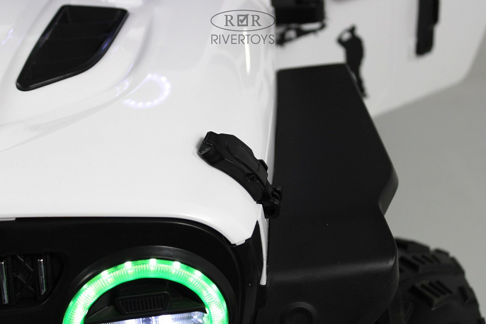 Детский электромобиль RiverToys М003БХ белый