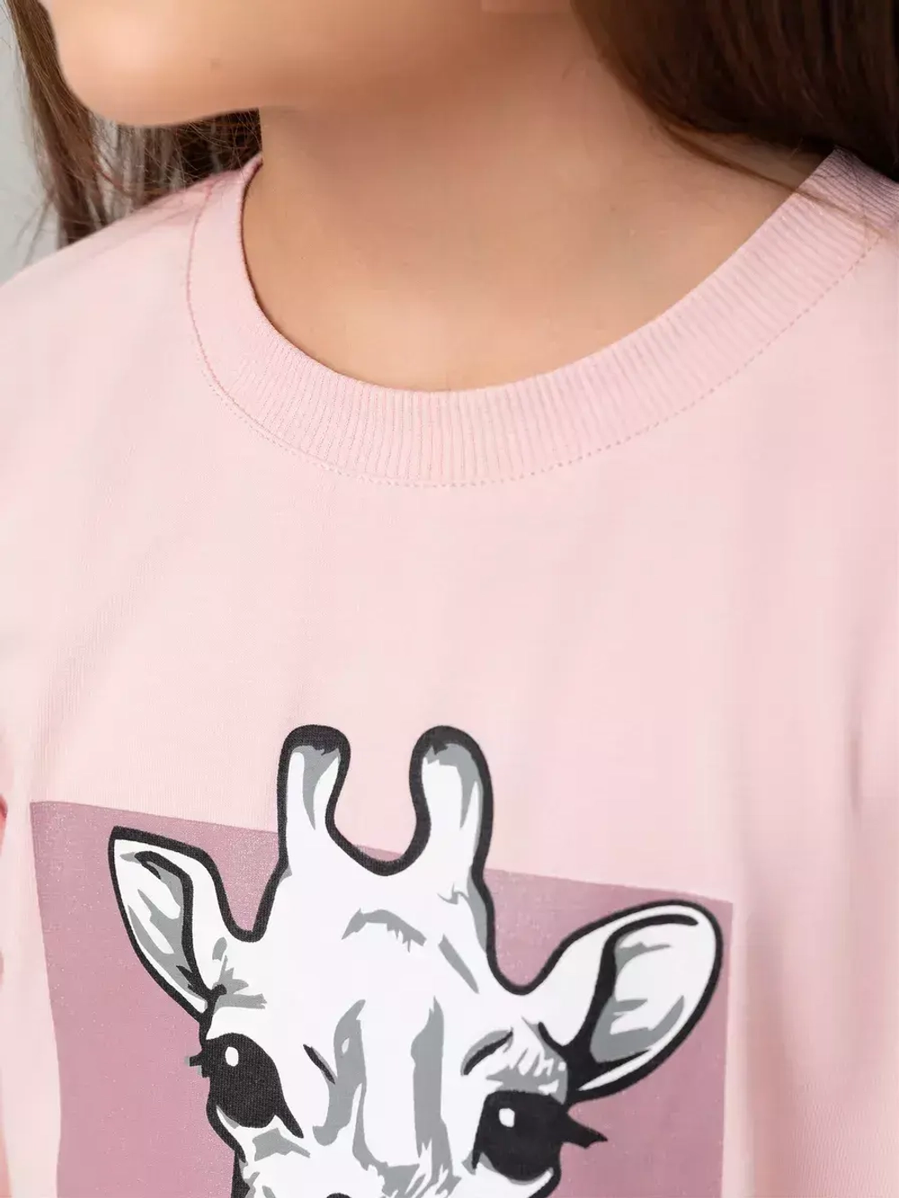 Розовый костюм для девочки на весну с леггинсами