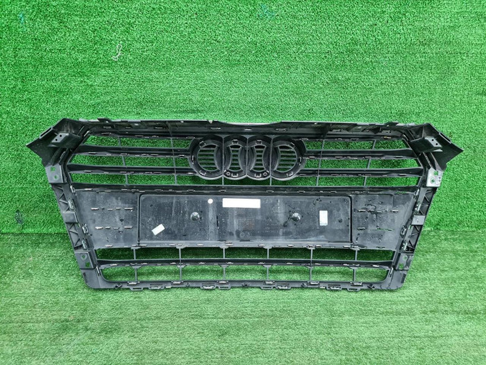 Решетка радиатора Audi A4 B9 (2015-2020)