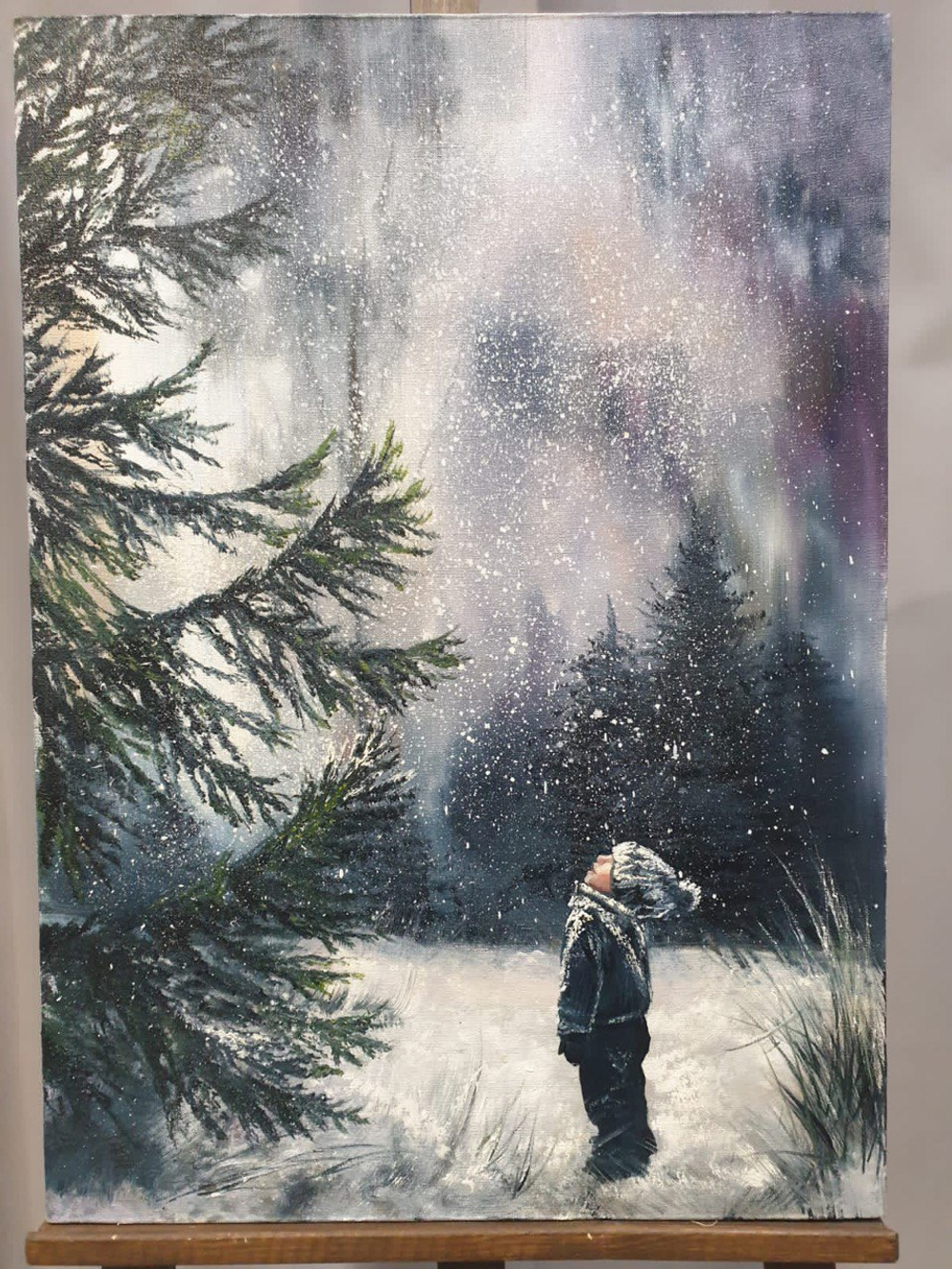 Мальчик у елки